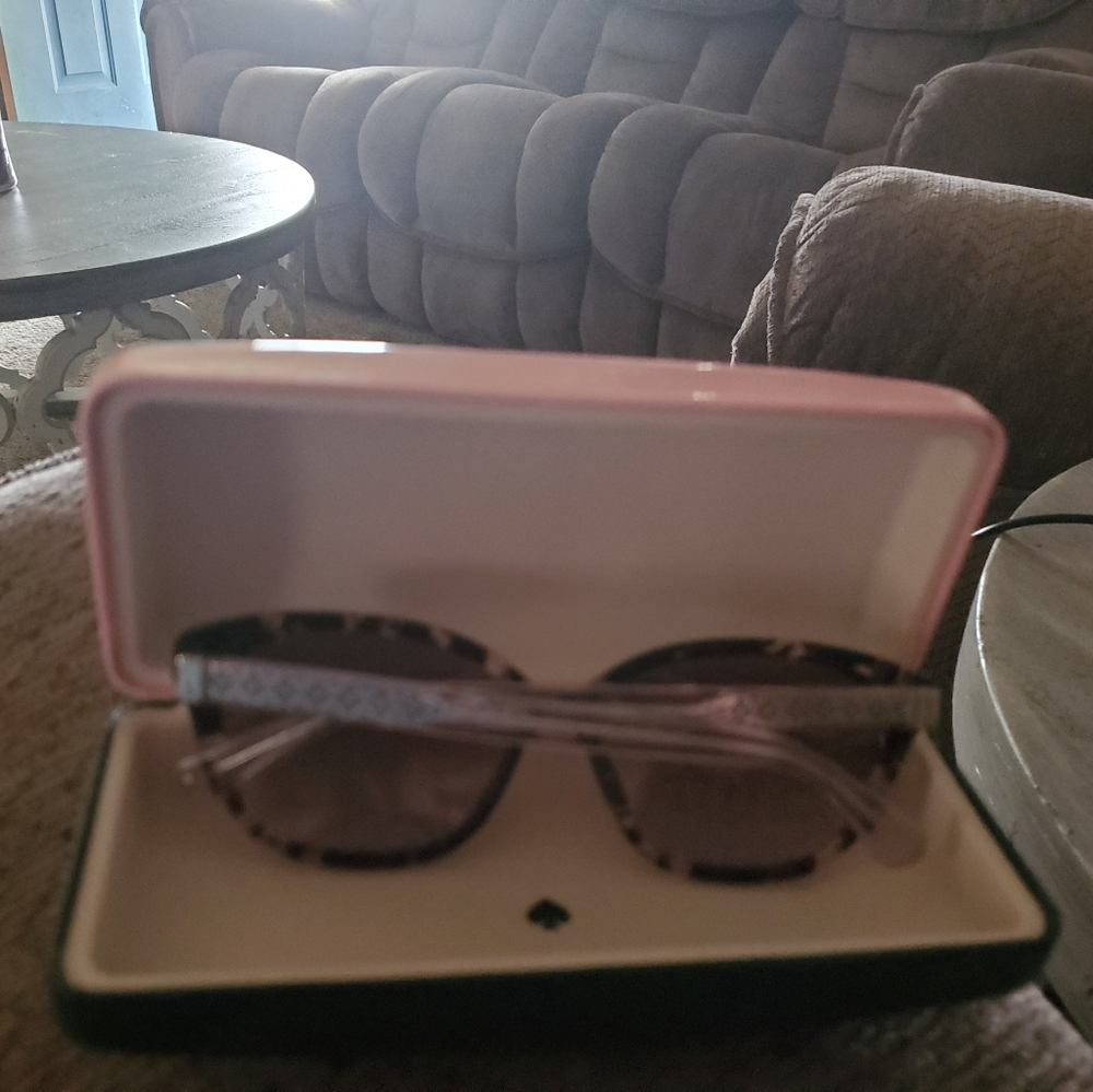 Sunglasses - Picture 3 of 4